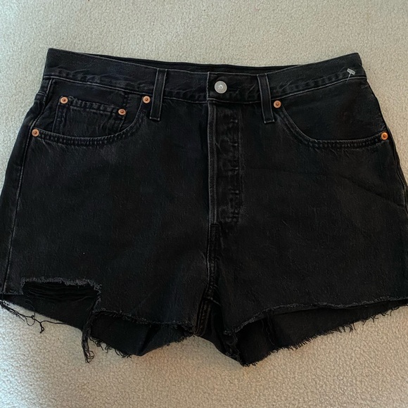 Levi’s high-waisted 501 denim shorts size 32 black - Picture 2 of 9